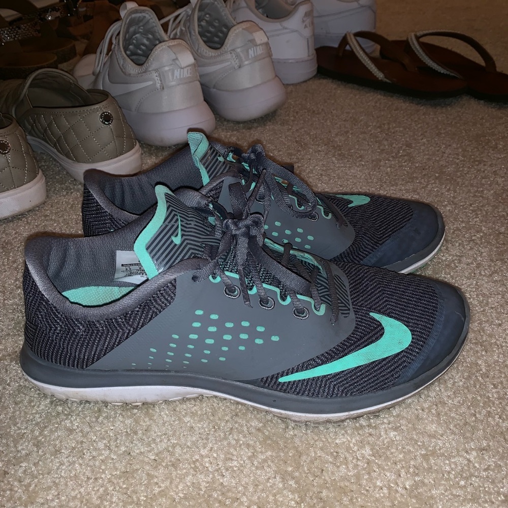 nike tennis shoes